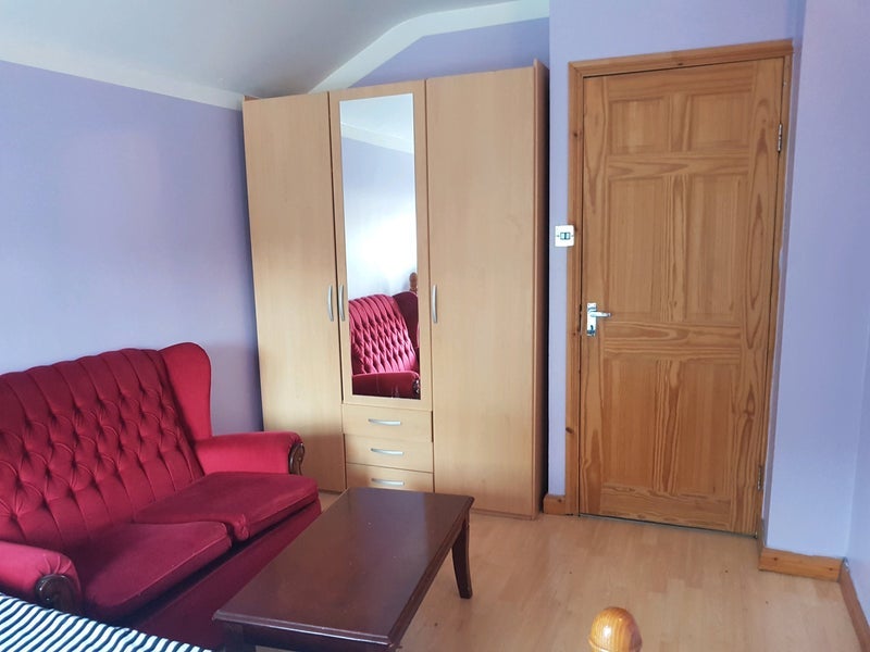 Room Cumberland Avenue in Slough