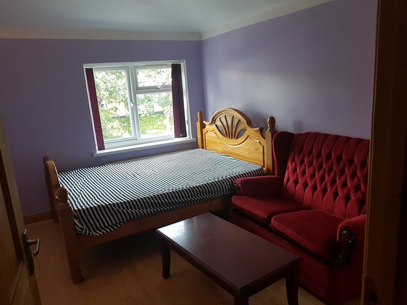 Room Cumberland Avenue in Slough