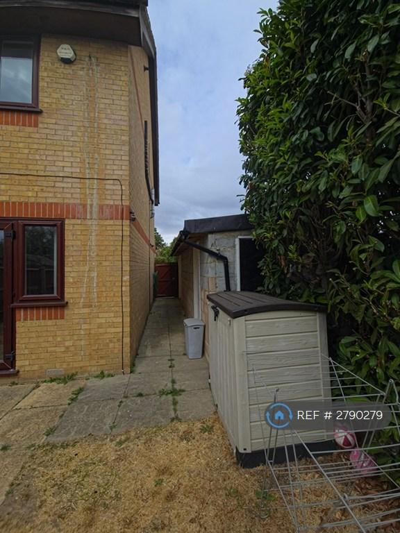House Greendale Mews in Slough