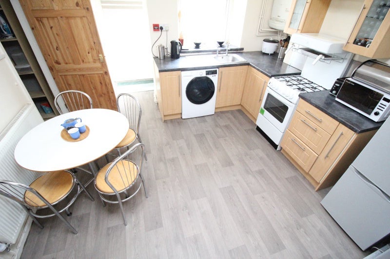 Room Dyffryn Road in Pontypridd
