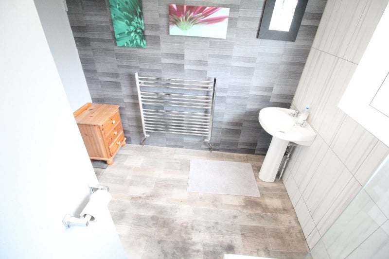 Room Dyffryn Road in Pontypridd