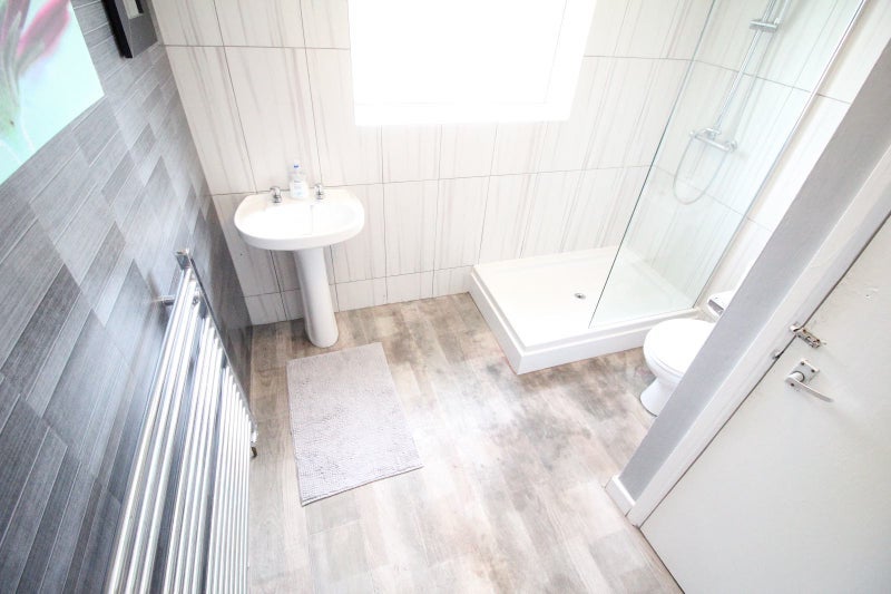 Room Dyffryn Road in Pontypridd
