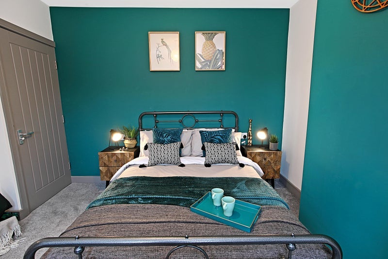 Room Doncaster Road in Wakefield