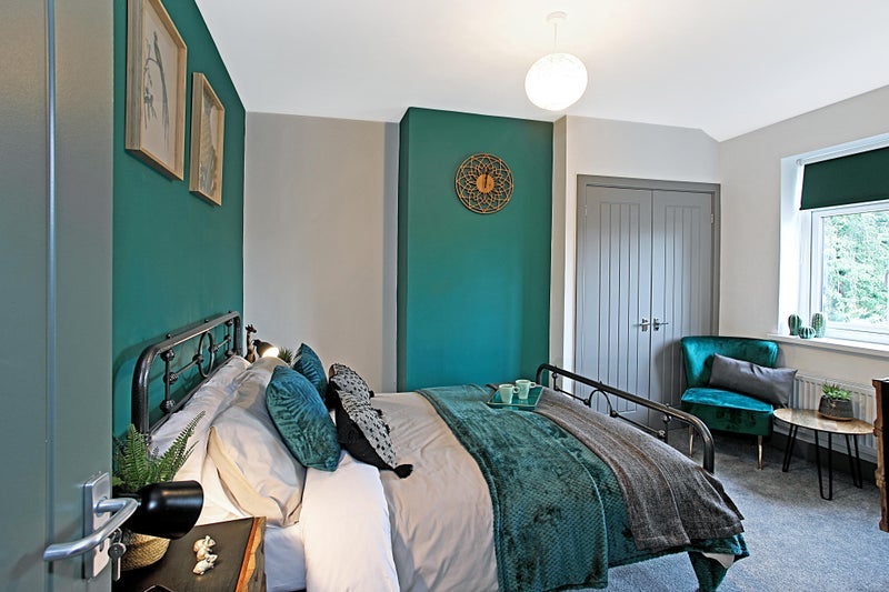 Room Doncaster Road in Wakefield