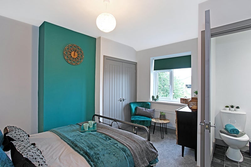 Room Doncaster Road in Wakefield