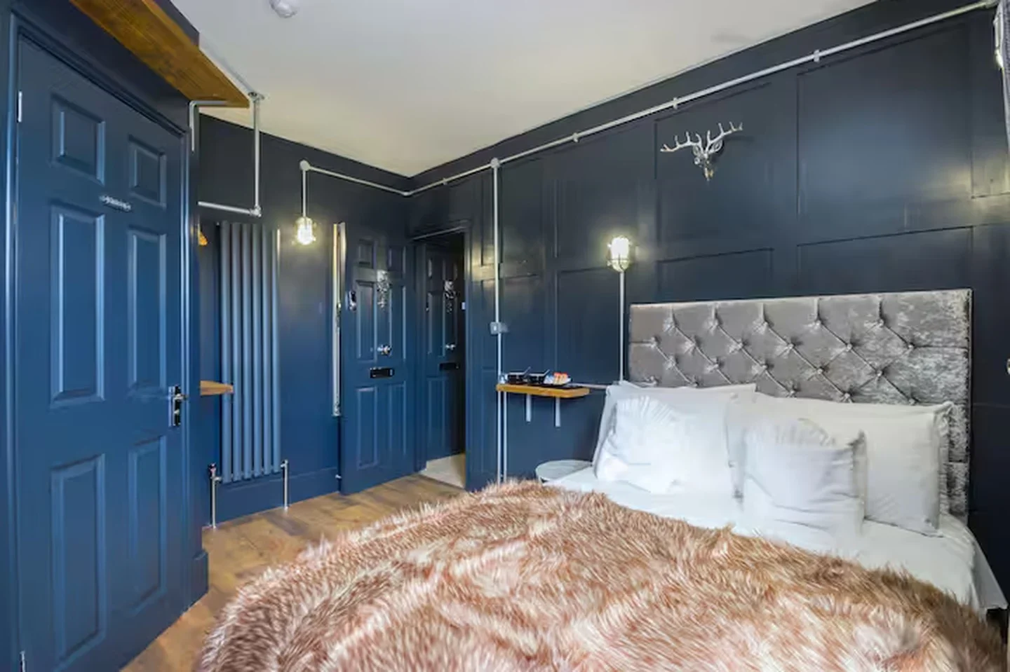 Room Pleasant Road in Southend-on-Sea