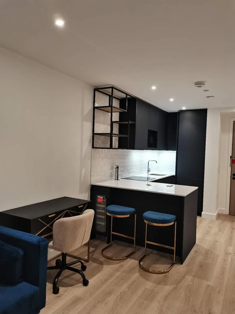 Flat Beresford Avenue in Greater London