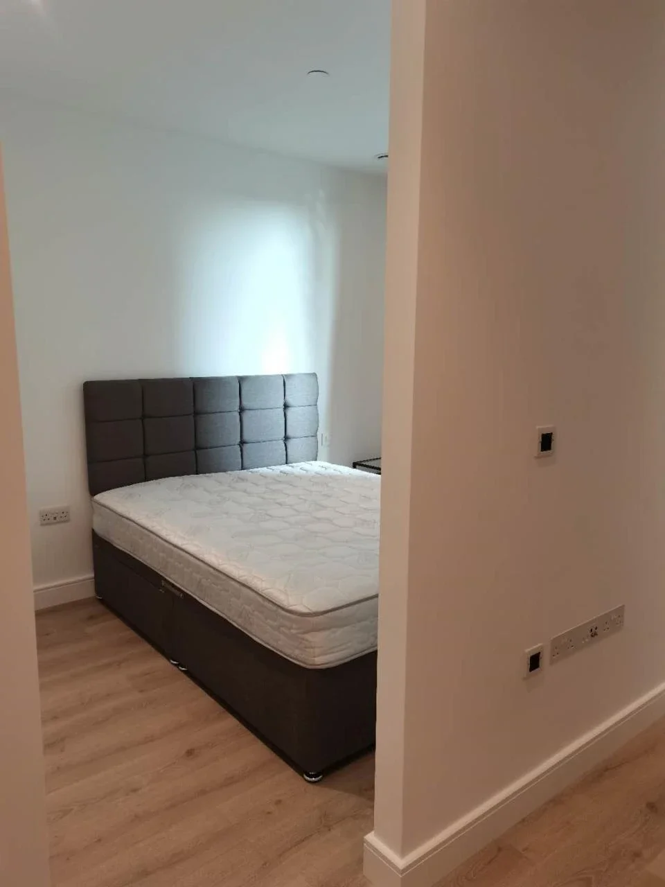Flat Beresford Avenue in Greater London