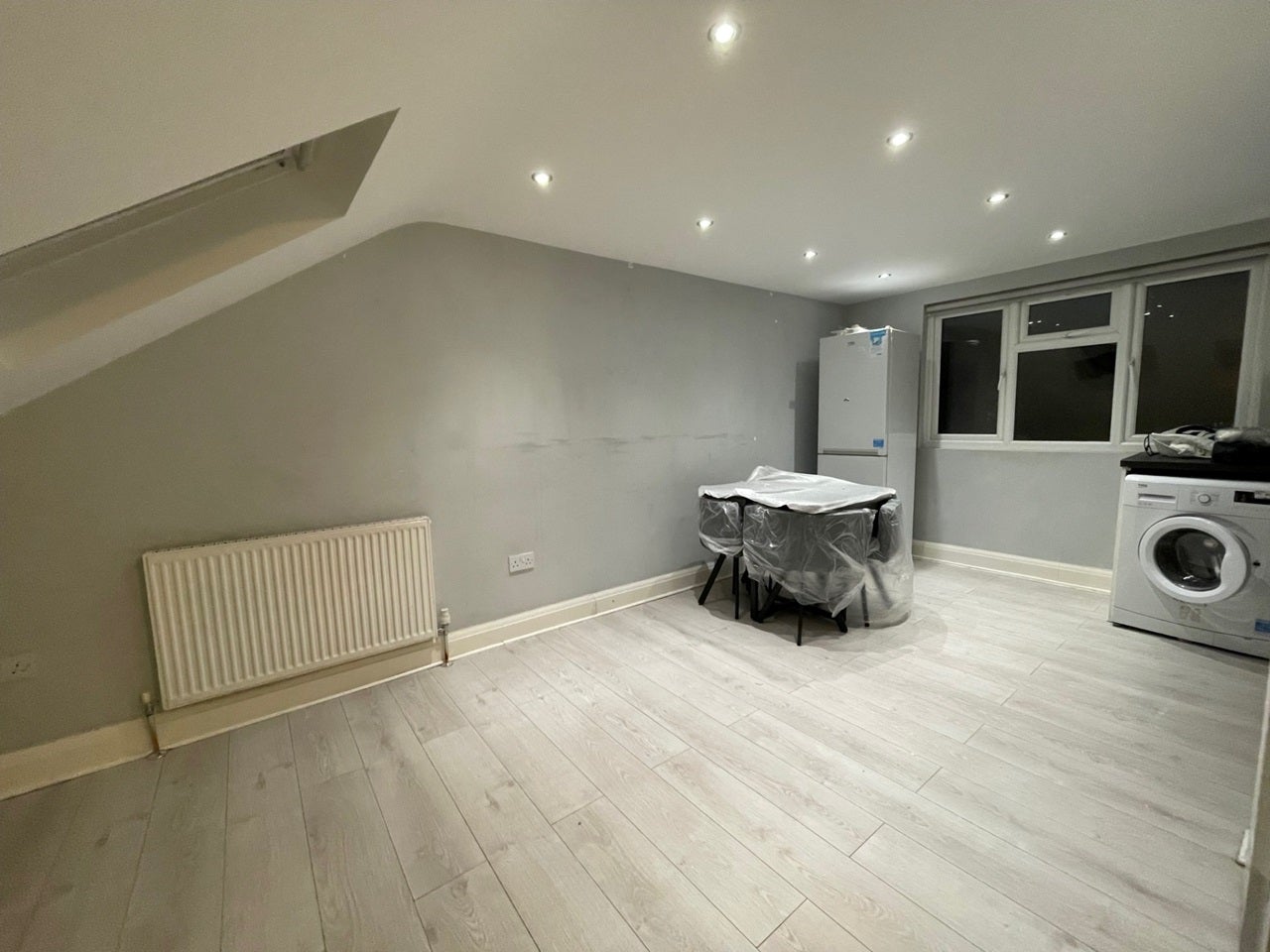 Flat Bellamy Drive in Greater London