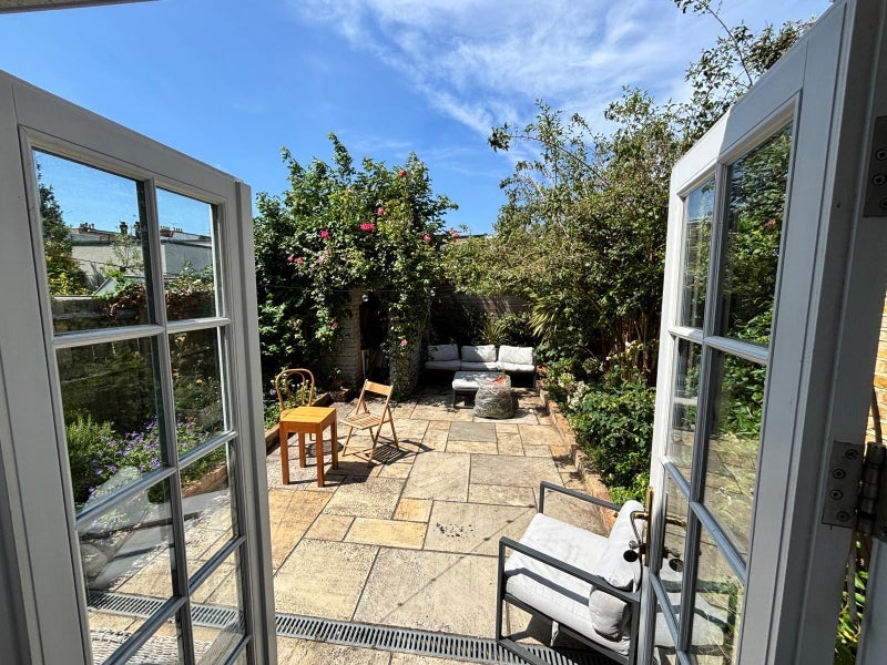 Room Wix's Lane in Greater London