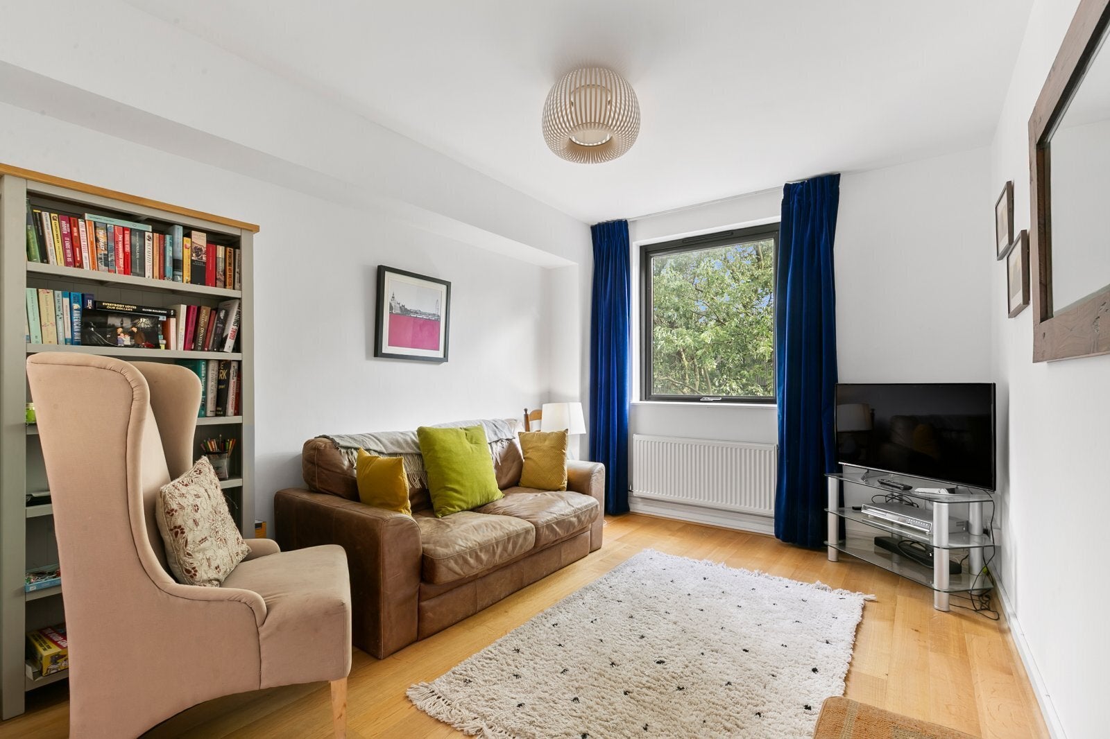 Flat Stevenage Road in Greater London