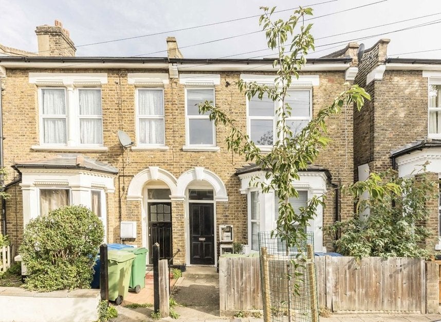 Flat Tresco Road in Greater London