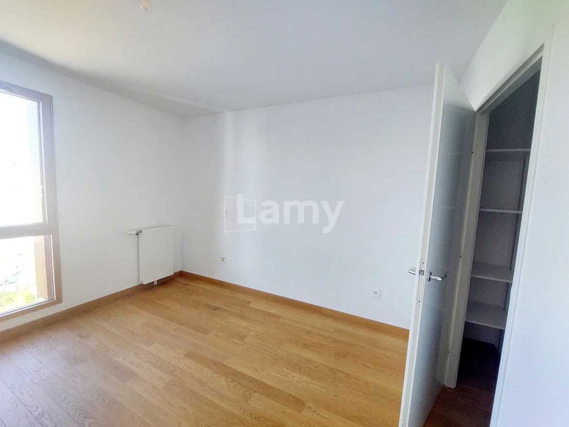Flat Rue Pierre Courtade in Trappes