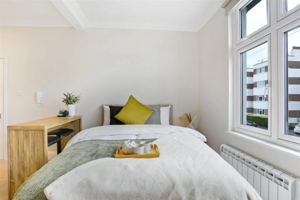 Flat Belmont Road in Greater London