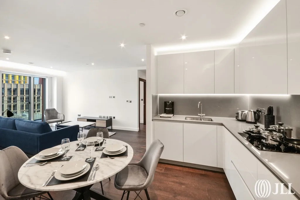Flat Malthouse Road in Greater London