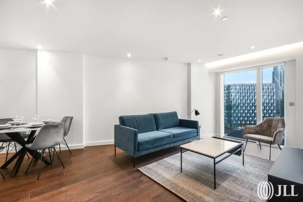 Flat Malthouse Road in Greater London