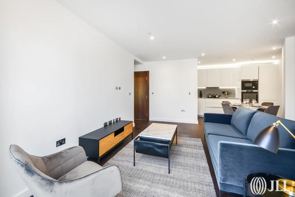 Flat Malthouse Road in Greater London
