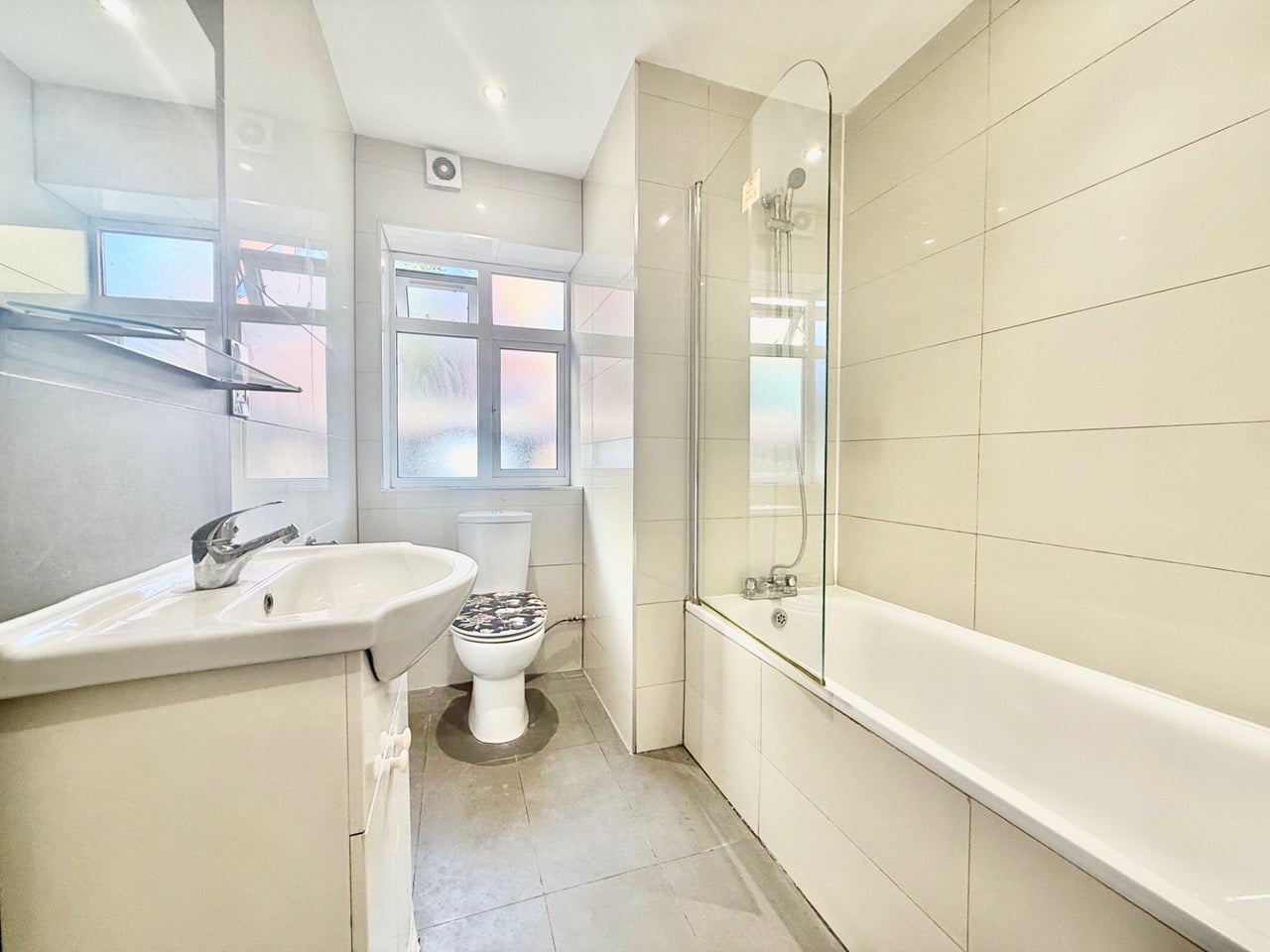 Flat Morland Road in Greater London