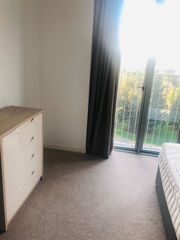 Room Victoria Road in Greater London
