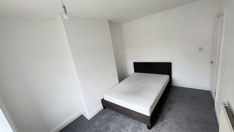 Room Parsonage Road in Bradford