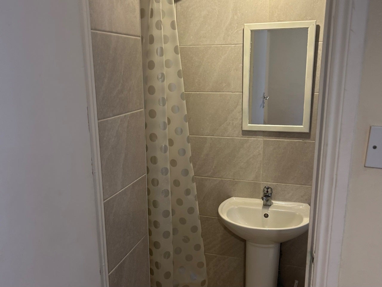 Room Green Lanes in Greater London