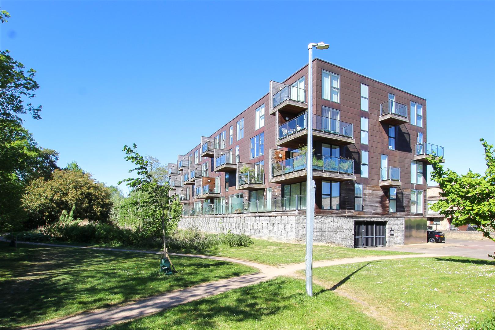 Flat Kingfisher Way in Cambridge