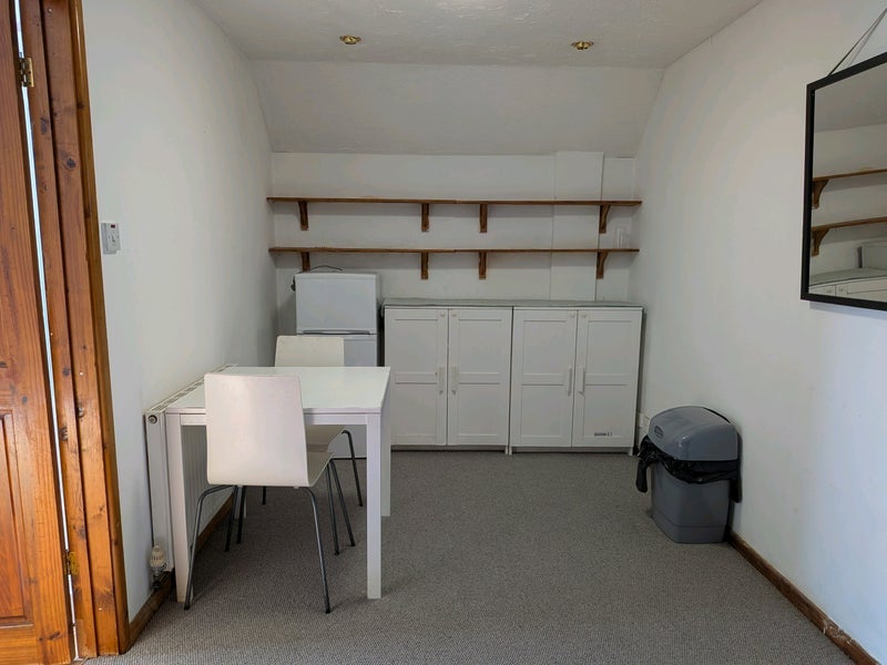 Room Queenscote in Portishead