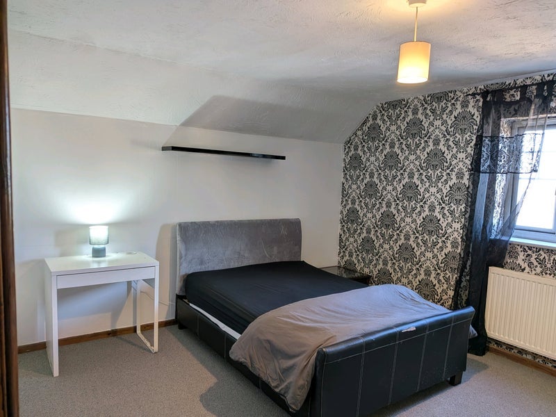 Room Queenscote in Portishead