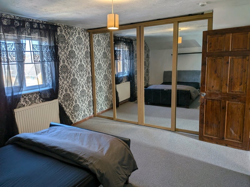 Room Queenscote in Portishead