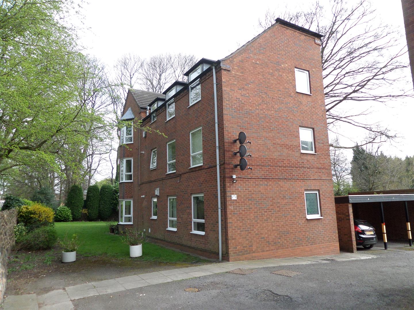Flat Lawyer’s Walk in Walsall
