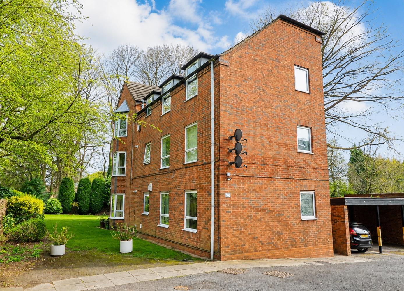 Flat Lawyer’s Walk in Walsall