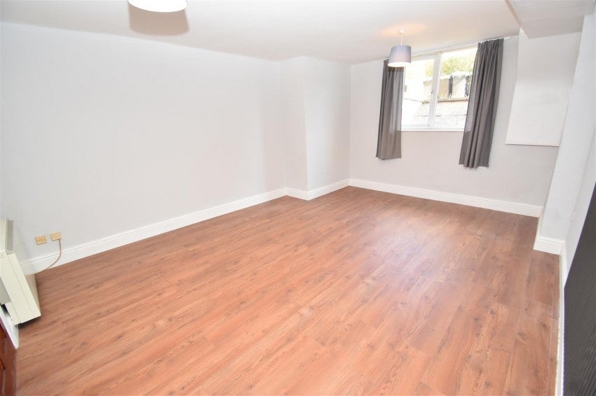 Flat Warwick Place in Royal Leamington Spa