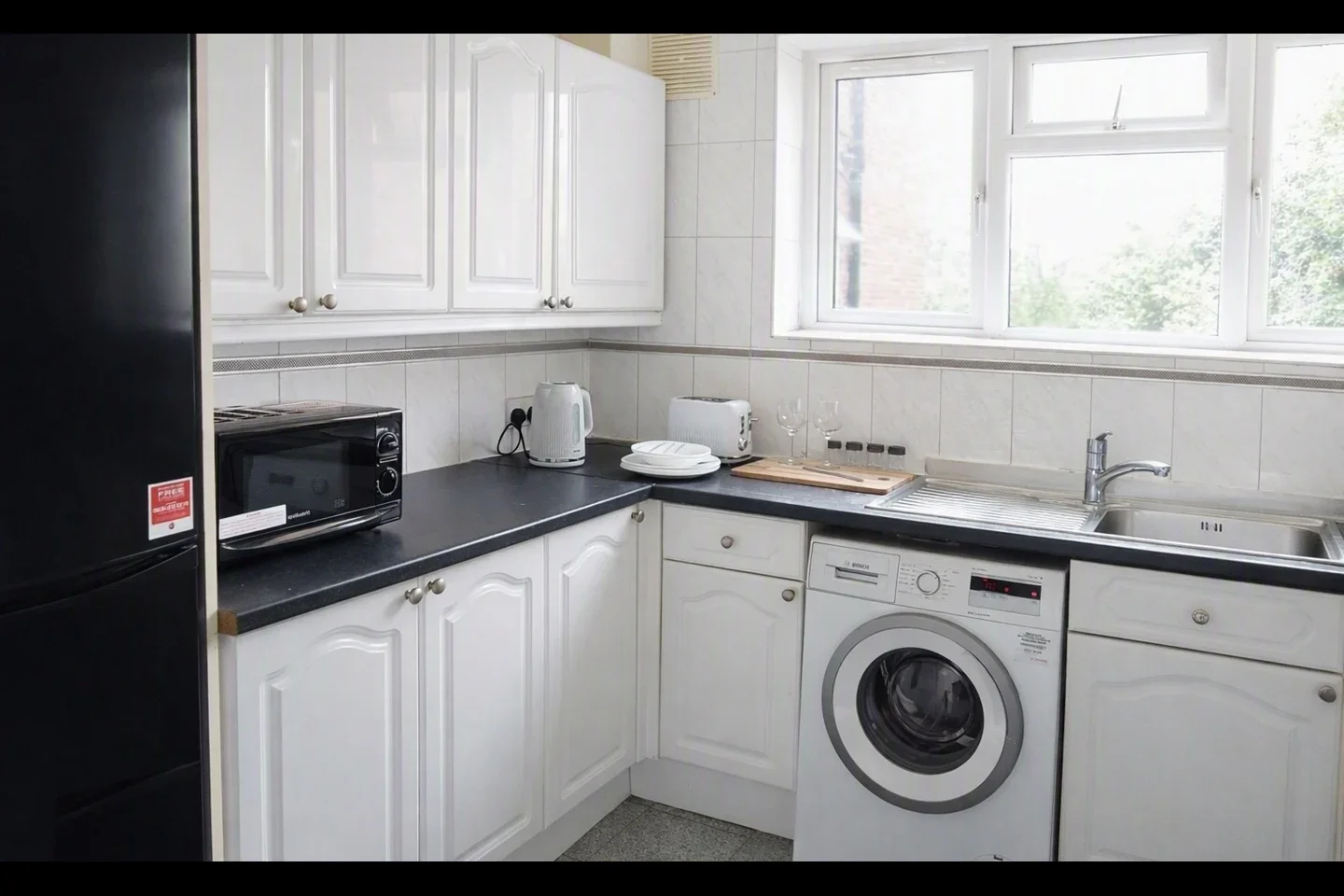 Flat Harrowdene Road in Greater London