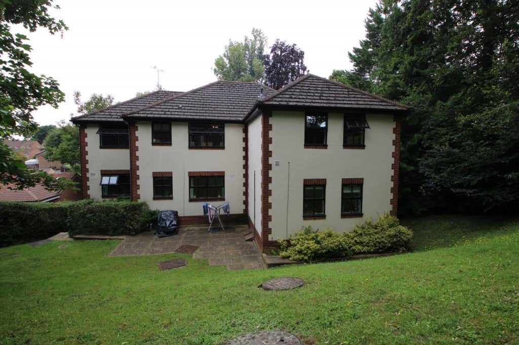 Flat Beechfield Road in Dacorum