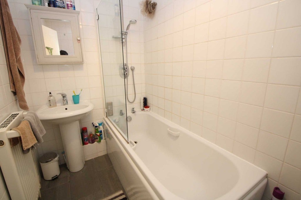 Flat Beechfield Road in Dacorum