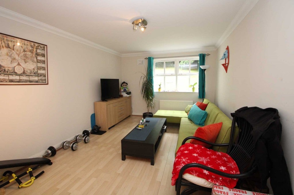 Flat Beechfield Road in Dacorum
