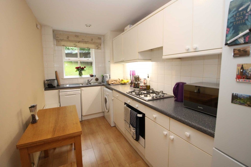 Flat Beechfield Road in Dacorum