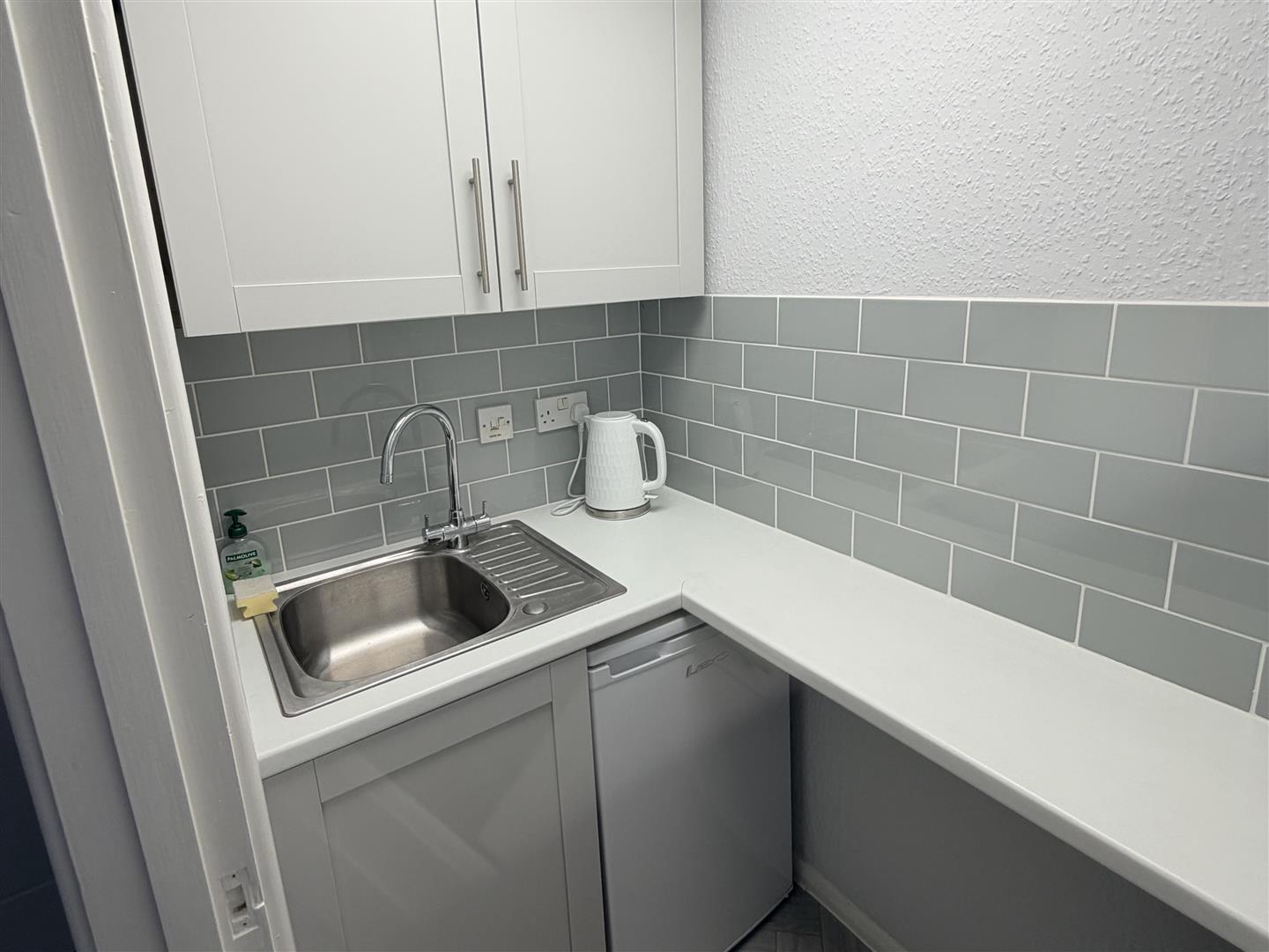 Flat Tongham Road in Waverley