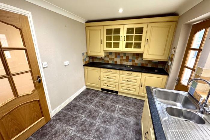 Flat Raylaw Avenue in Guilsfield