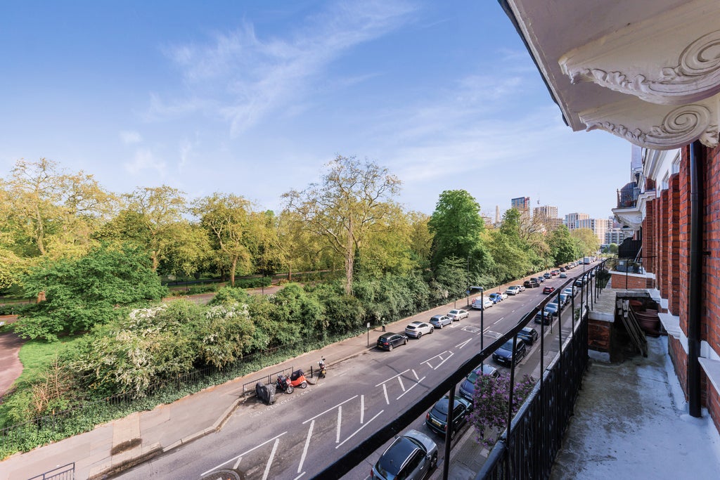 Flat Macduff Road in Greater London