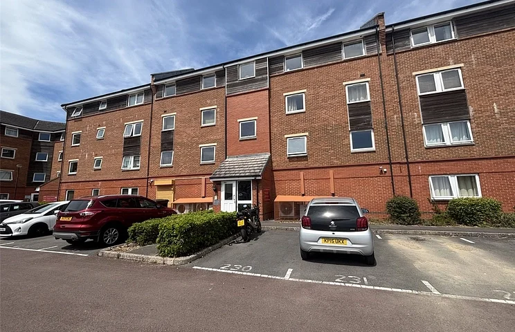 Room Yersin Court in Swindon