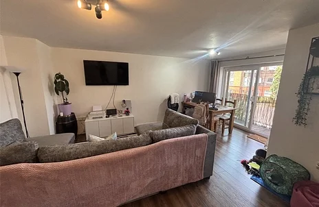 Room Yersin Court in Swindon