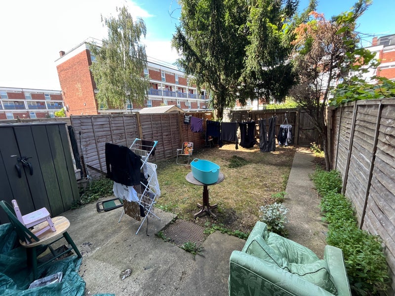 Flat Unwin Close in Greater London
