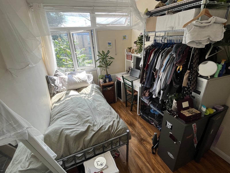Flat Unwin Close in Greater London