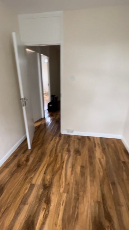 Flat Unwin Close in Greater London