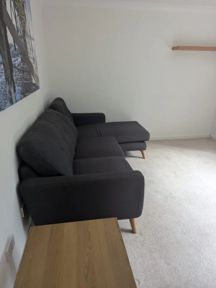 Room Stanton Road in Greater London