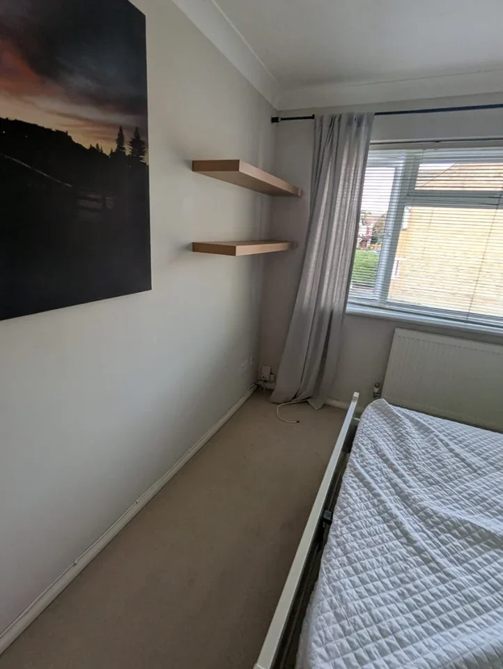 Room Stanton Road in Greater London