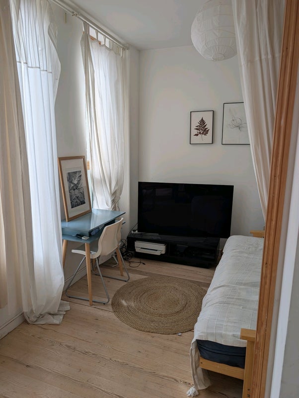 Room Lower Cheltenham Place in Bristol