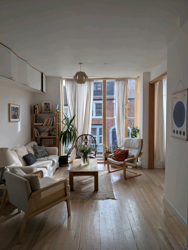 Room Lower Cheltenham Place in Bristol
