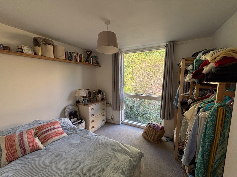 Room Lower Cheltenham Place in Bristol